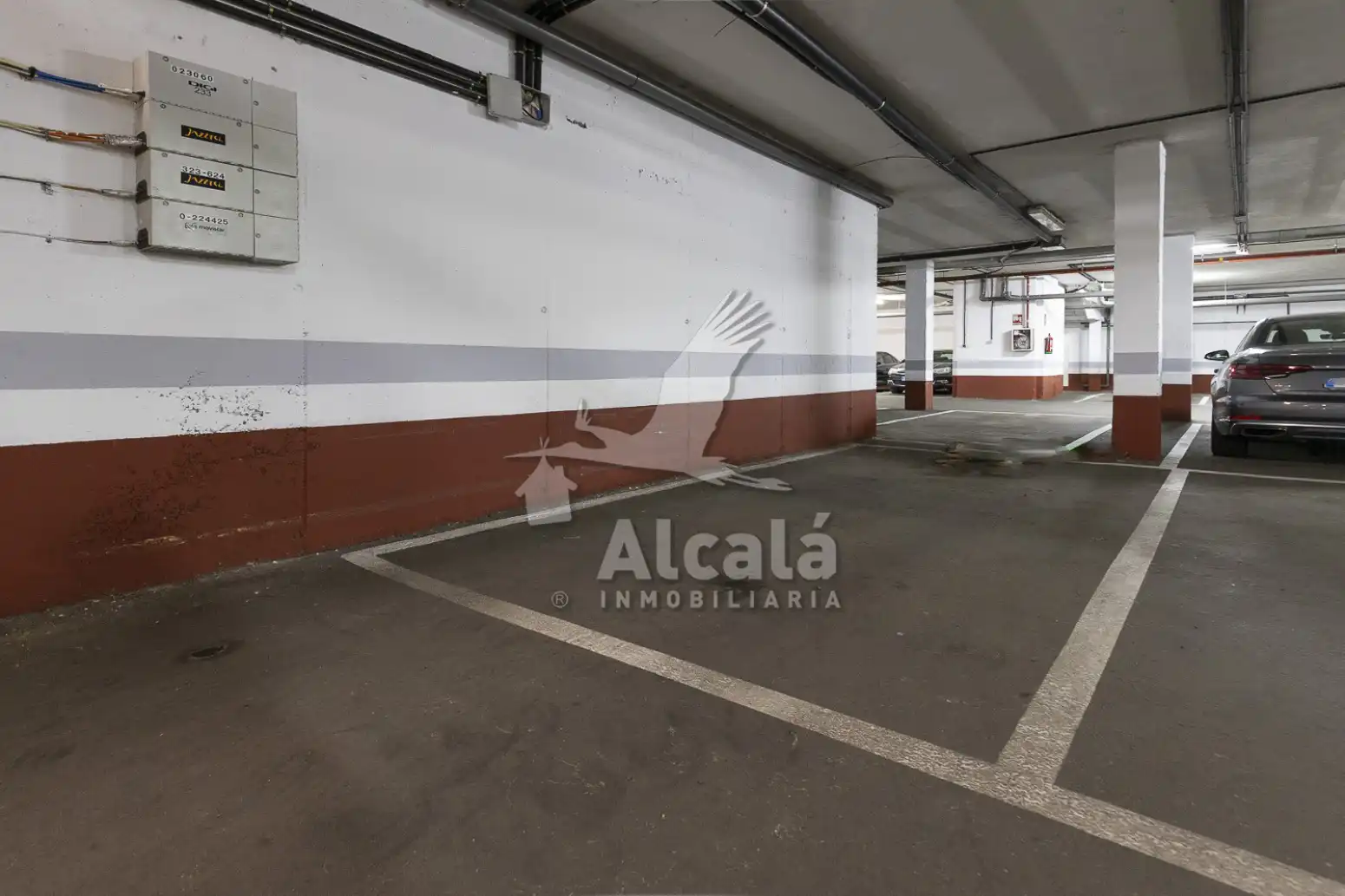 Parking de Piso en venta en Alcalá de Henares con Calefacción, Parquet y Piscina