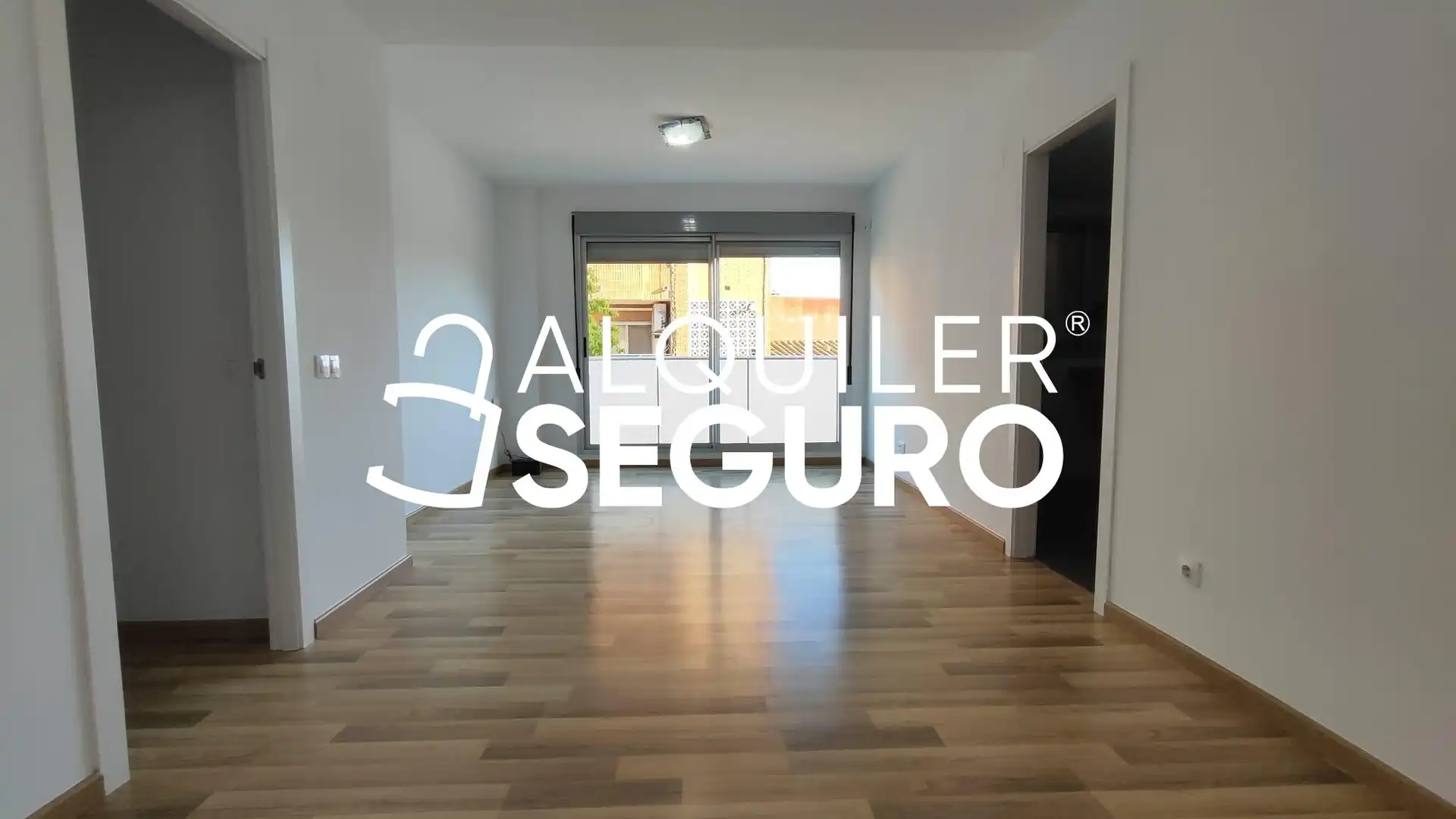 Bedroom of Flat for rent in Torrent  with Air Conditioner and Storage room
