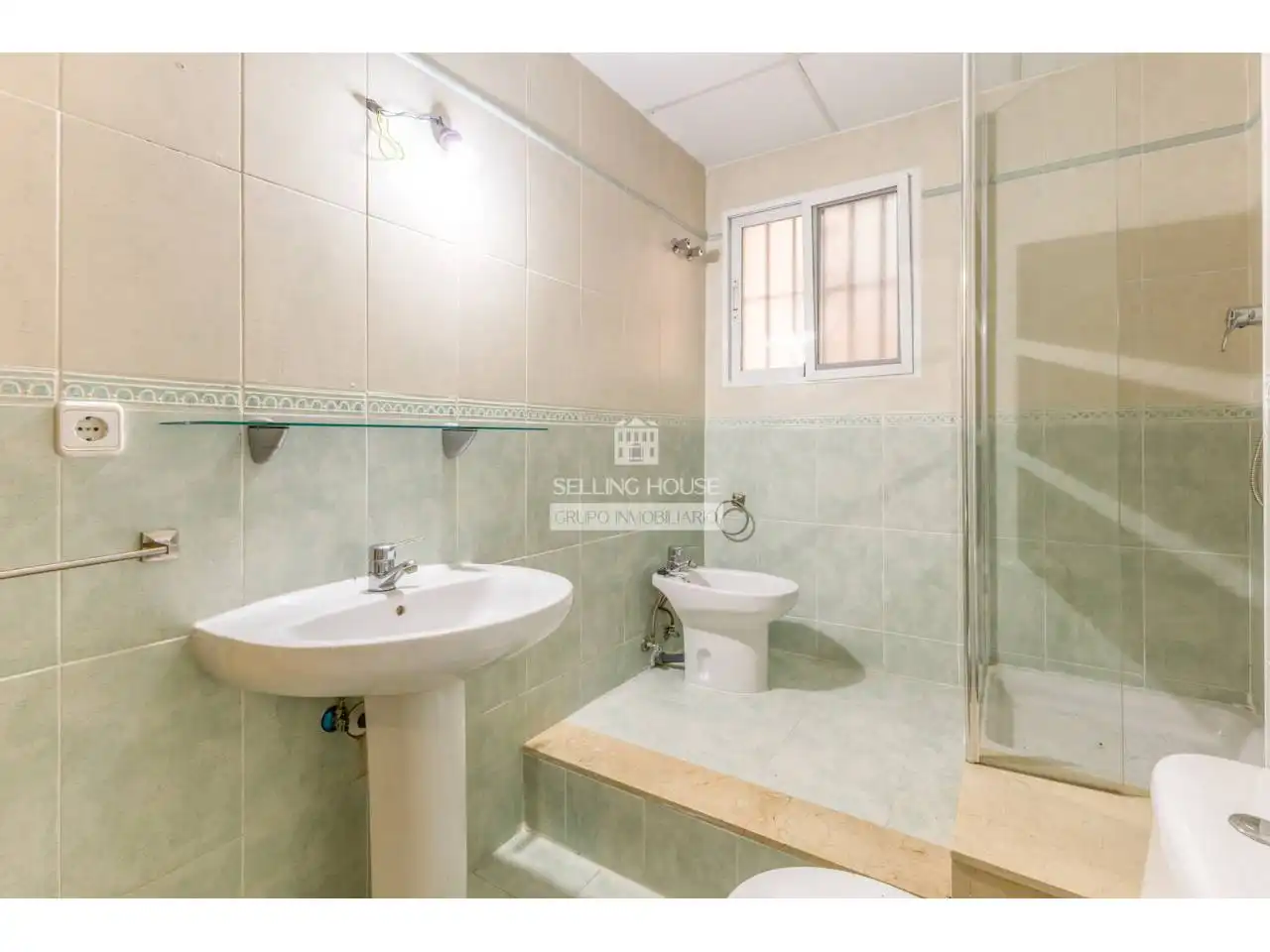 Bathroom of Flat for sale in Valencia  with Heating, Parquet flooring and Balcony