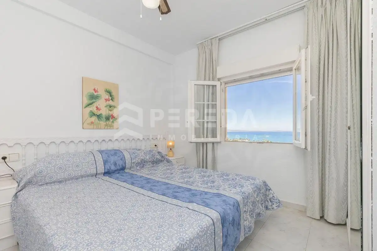 Schlafzimmer von Dachboden zum Verkauf in Roquetas de Mar mit Klimaanlage, Privatgarten und Möbliert