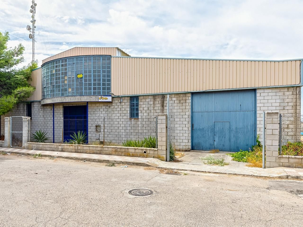 Exterior view of Office for sale in Alcalá del Río