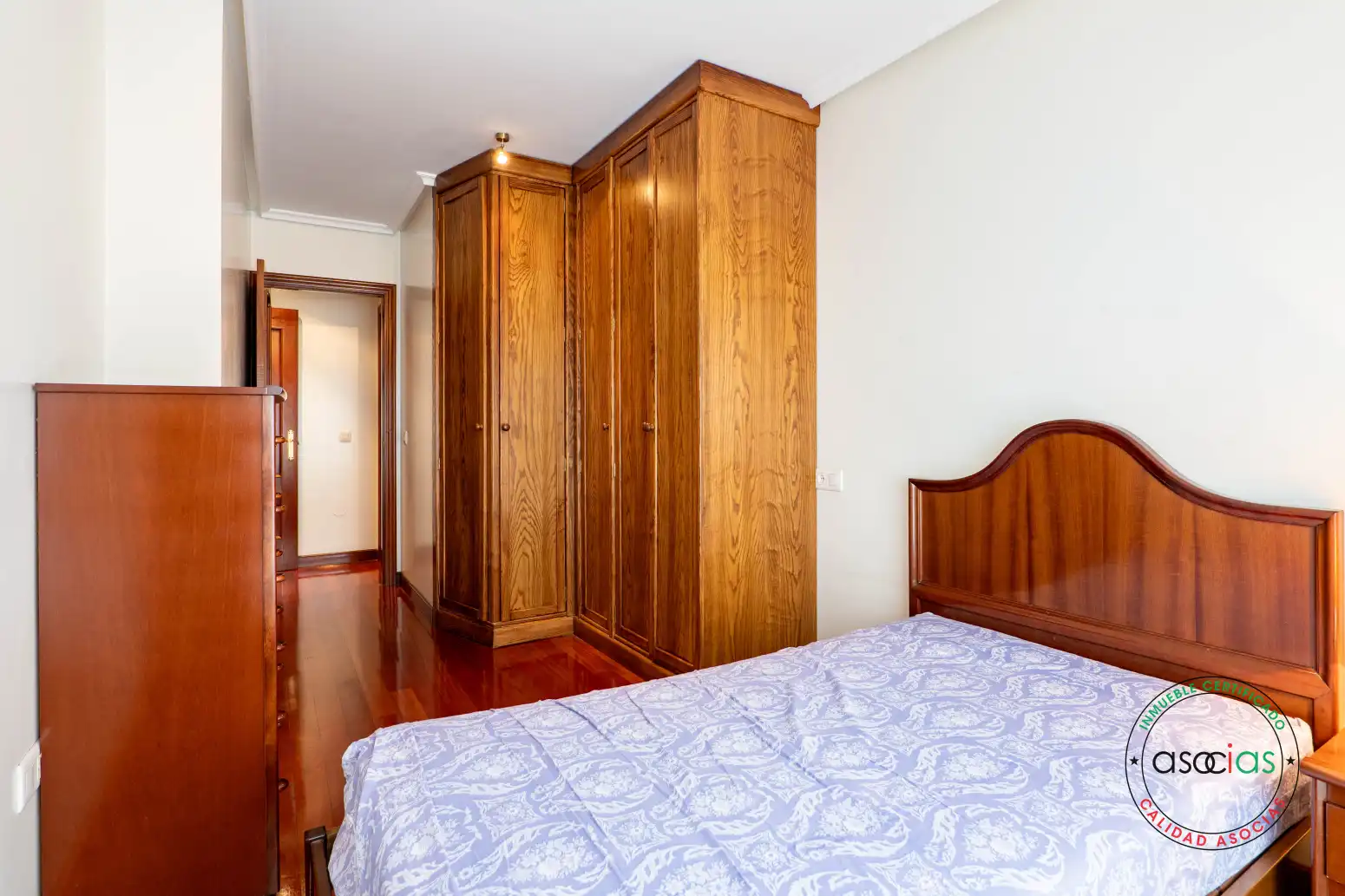 Dormitori de Pis en venda en Gijón  amb Calefacció, Parquet i Traster