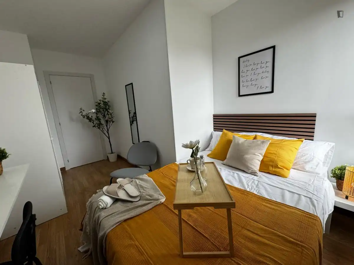 Dormitori de Apartament per a compartir en Móstoles amb Moblat, Forn i Rentadora