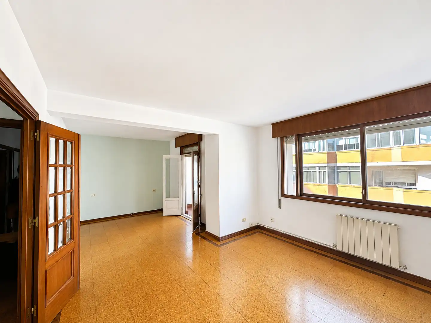 Living room of Flat for sale in Vigo   with Heating, Parquet flooring and Balcony