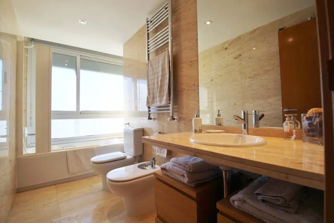 Badezimmer von Wohnung zum Verkauf in Alicante / Alacant mit Klimaanlage, Terrasse und Möbliert