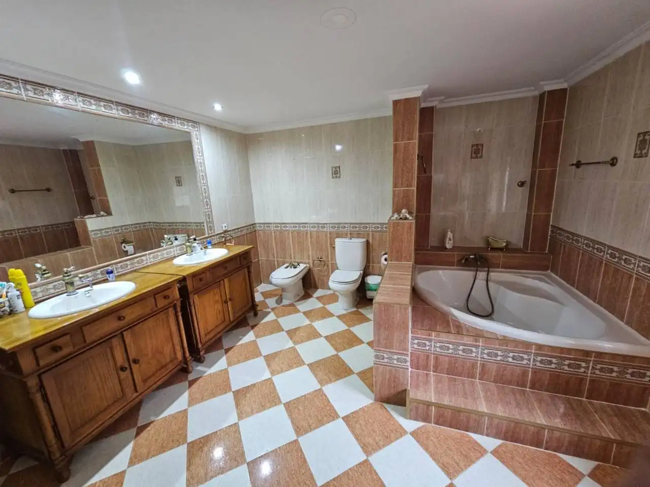 Bany de Casa o xalet en venda en Alicante / Alacant amb Aire condicionat, Calefacció i Jardí privat