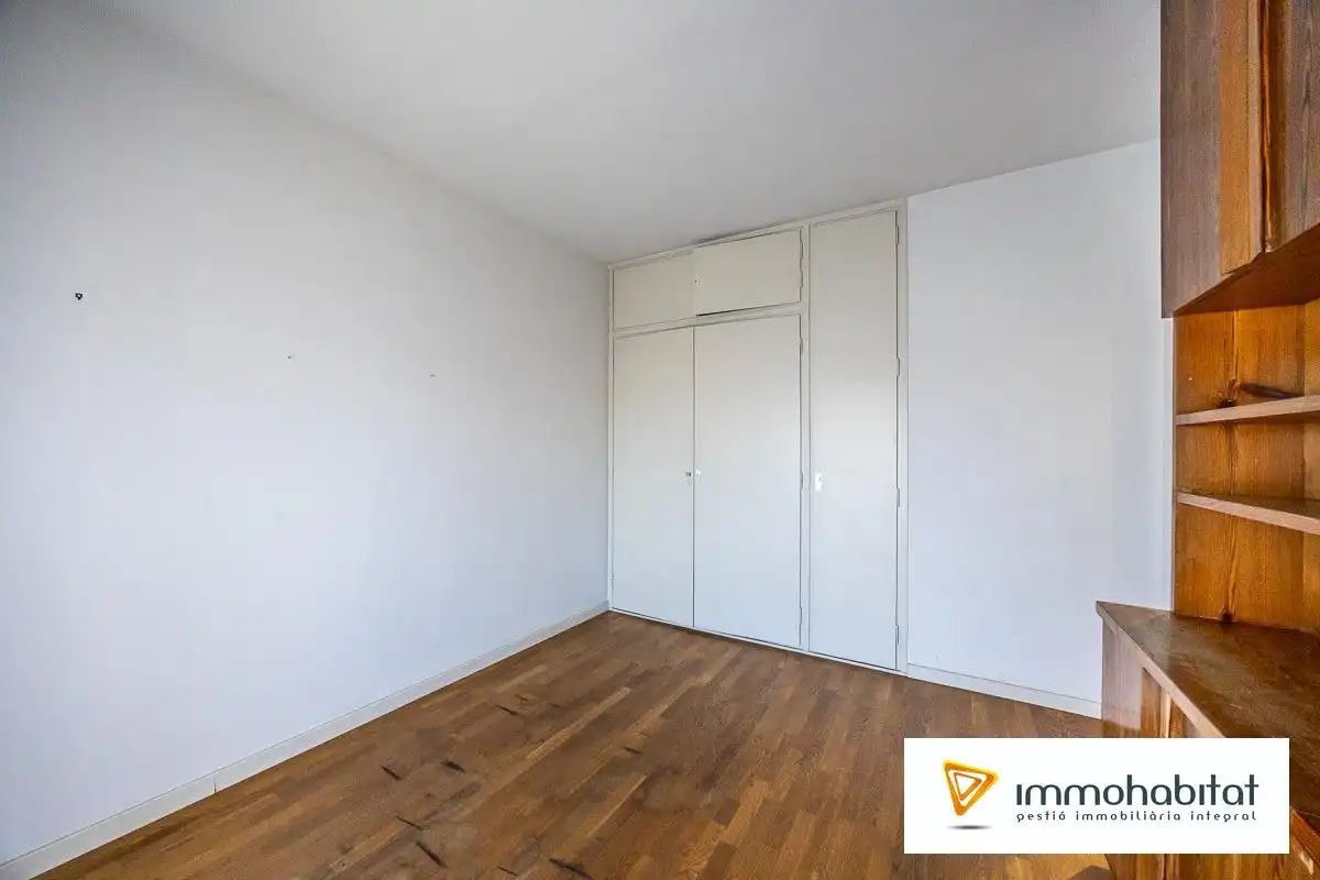 Habitación de Piso en venta en Sabadell con Aire acondicionado, Calefacción y Parquet