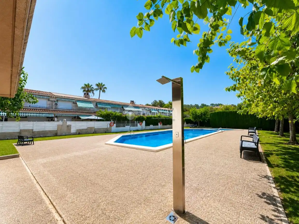 Piscina de Casa adosada en venda en Tarragona amb Aire condicionat, Calefacció i Moblat