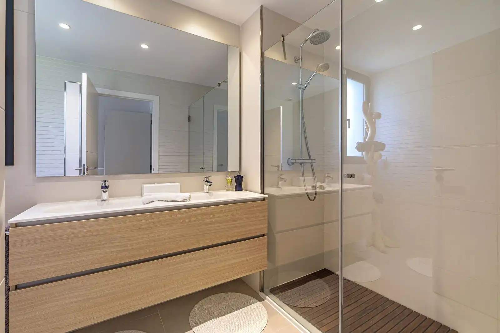 Bany de Apartament en venda en Benahavís amb Jardí privat, Terrassa i Traster