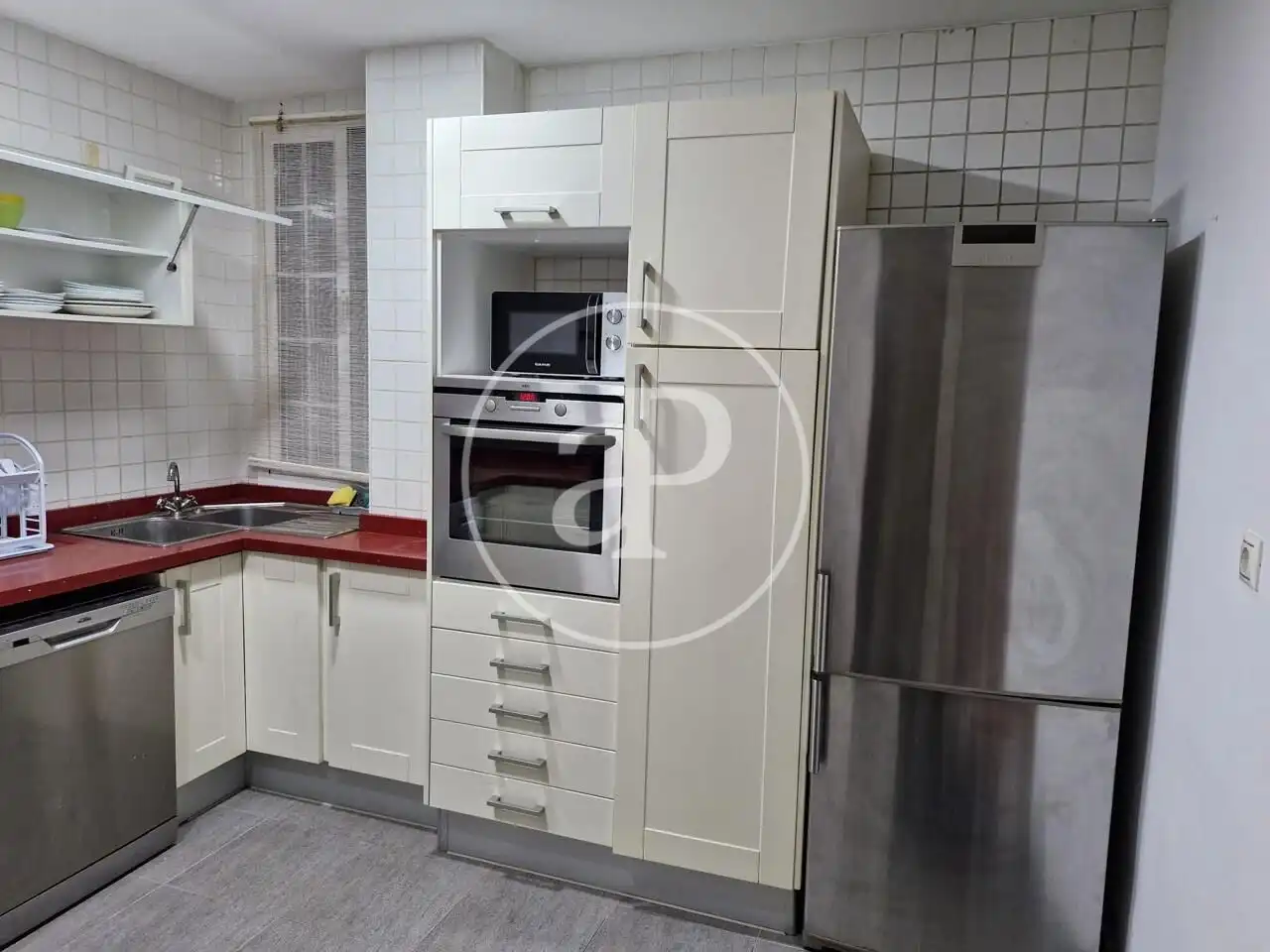 Cuina de Pis de lloguer en Valencia amb Aire condicionat, Calefacció i Moblat