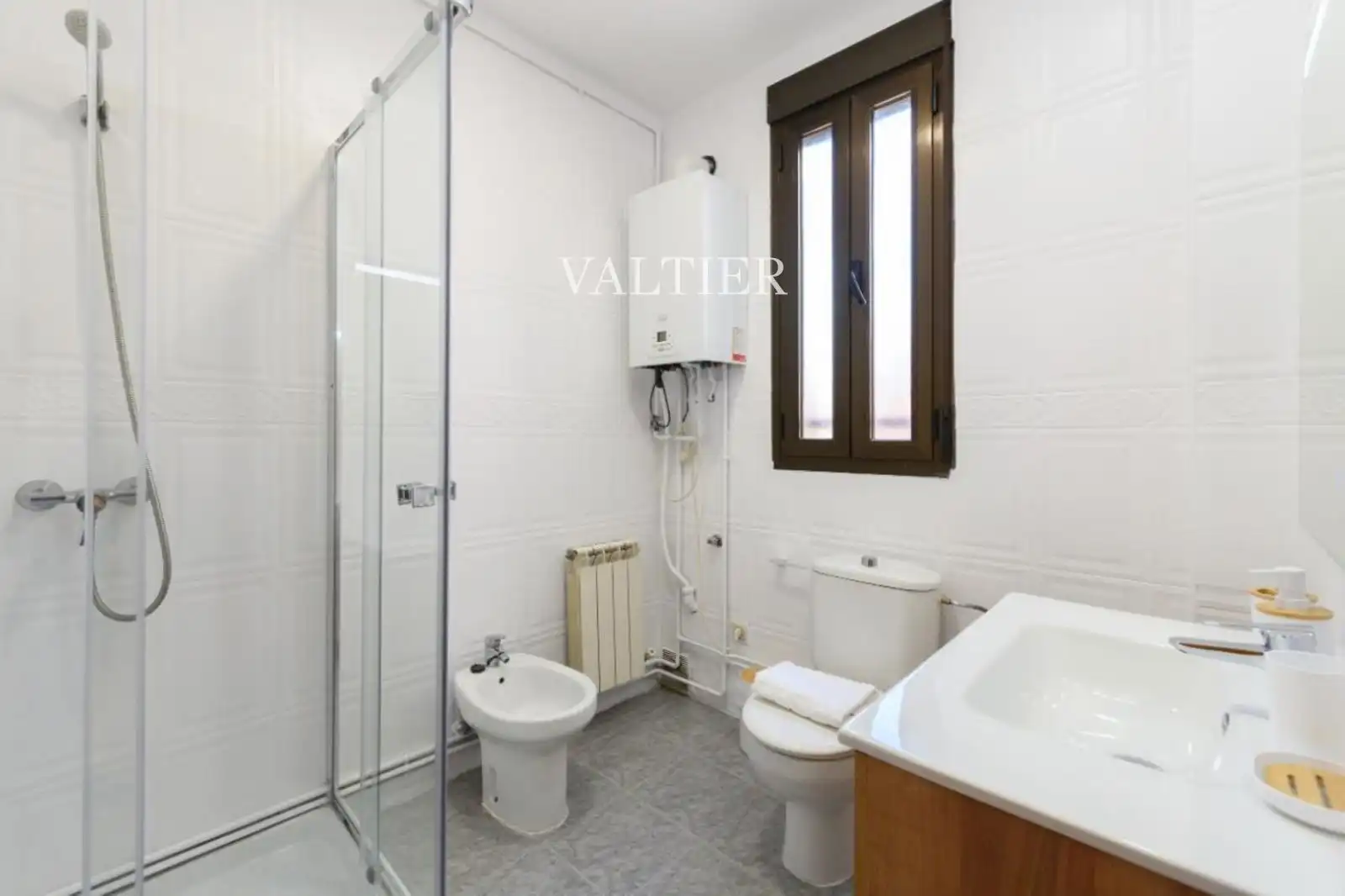 Bathroom of Attic for rent in Madrid  with Air Conditioner, Heating and Terrace