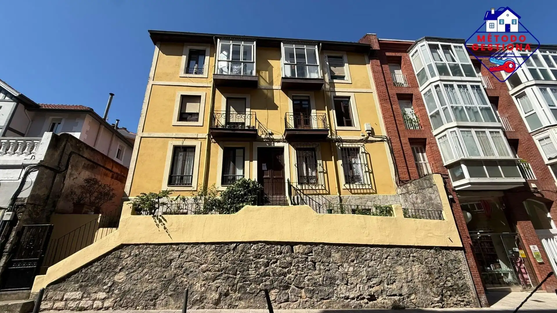 Außenansicht von Wohnung zur Miete in Santander mit Heizung