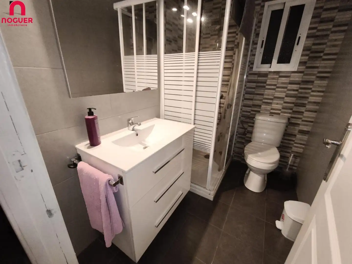 Baño de Piso de alquiler en Córdoba con Aire acondicionado, Calefacción y Amueblado