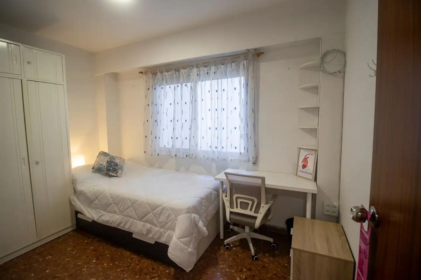 Bedroom of Flat for share in Valencia  with Air Conditioner and Furnished