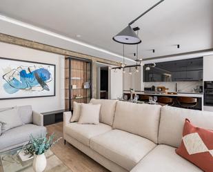 Sala d'estar de Apartament en venda en  Madrid Capital amb Aire condicionat i Terrassa