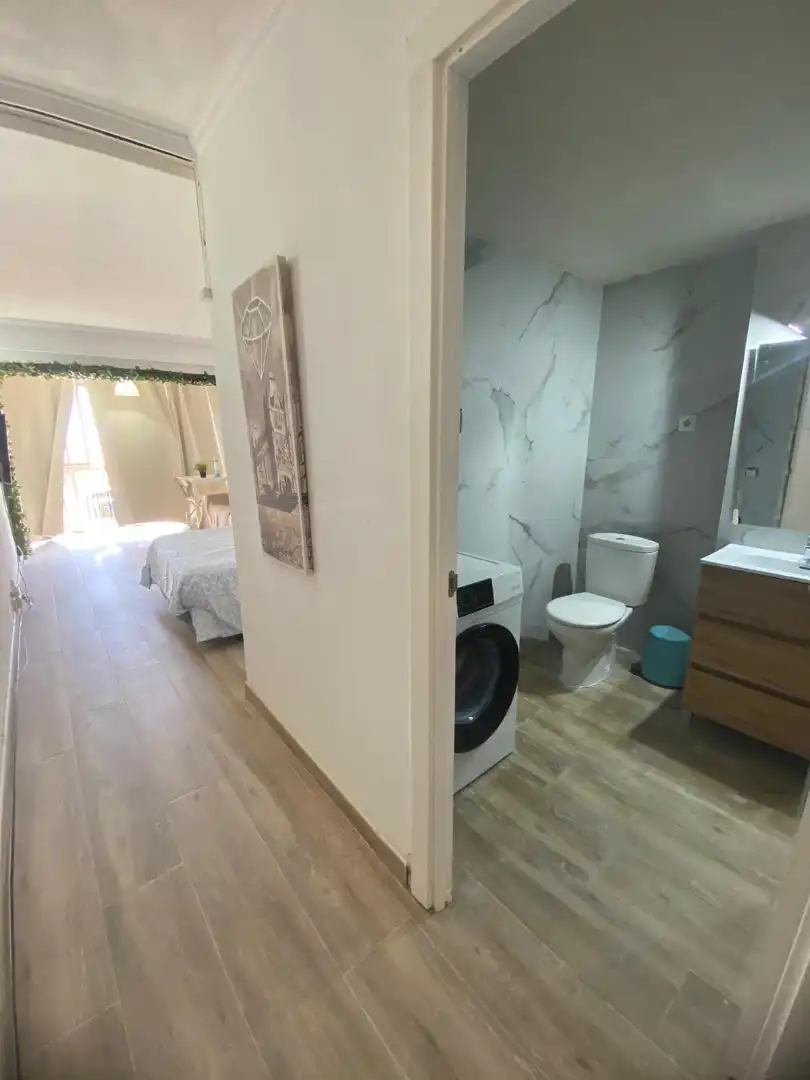 Baño de Estudio en venta en Torremolinos con Aire acondicionado, Calefacción y Amueblado
