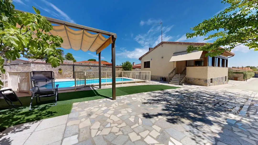 Piscina de Casa o chalet en venta en Valdelaguna con Aire acondicionado, Calefacción y Terraza