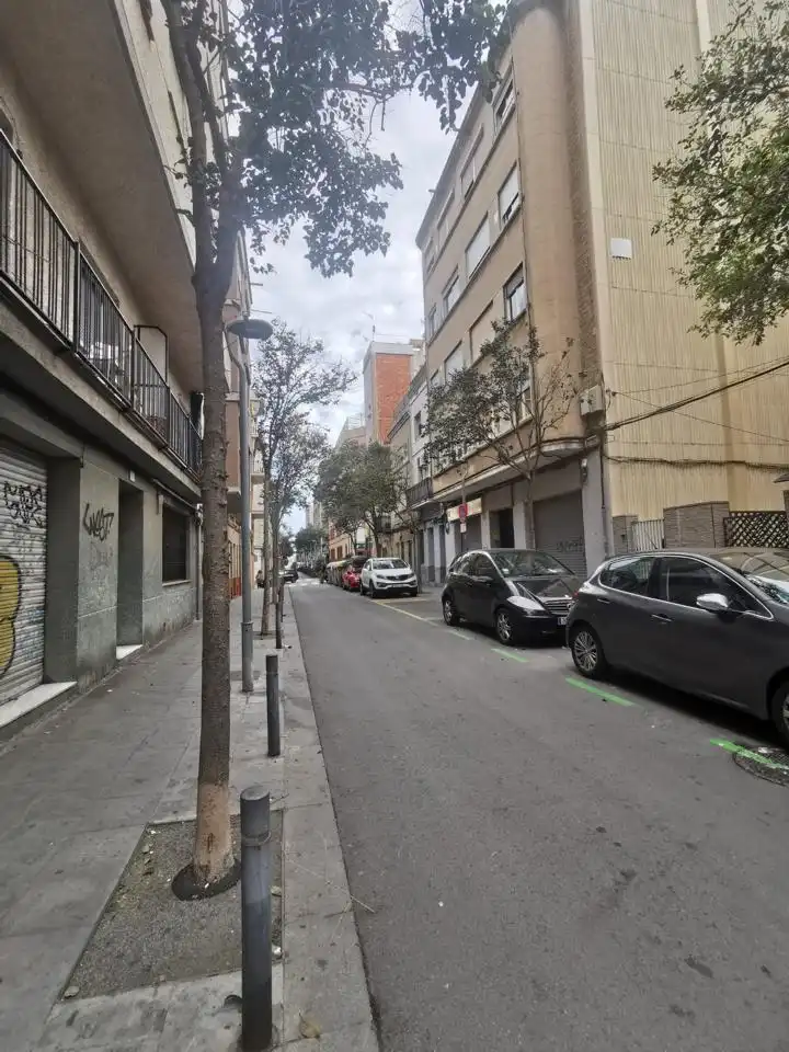 Vista exterior de Pis en venda en L'Hospitalet de Llobregat