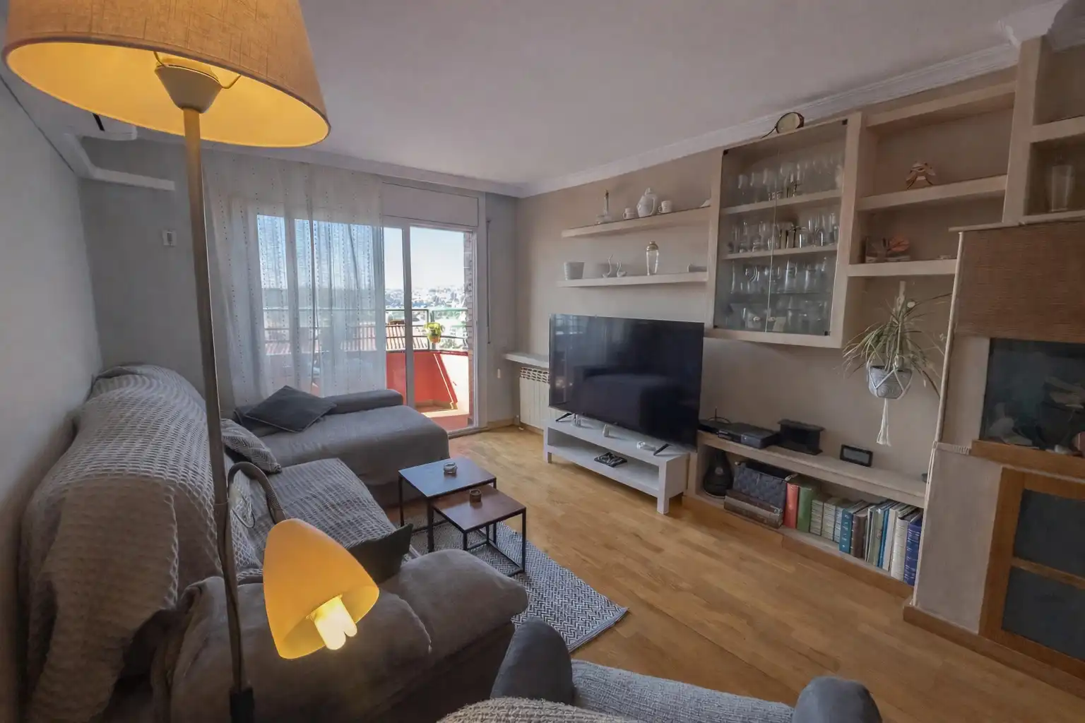 Sala de estar de Piso en venta en Esparreguera con Aire acondicionado, Calefacción y Parquet