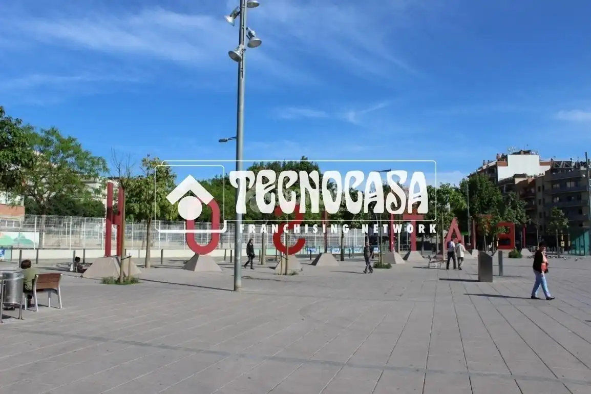 Vista exterior de Piso en venta en L'Hospitalet de Llobregat con Balcón
