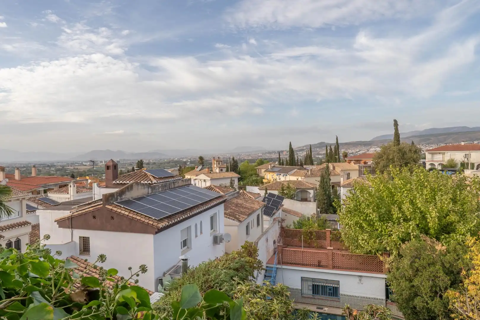 Vista exterior de Casa o xalet en venda en La Zubia amb Calefacció, Jardí privat i Terrassa