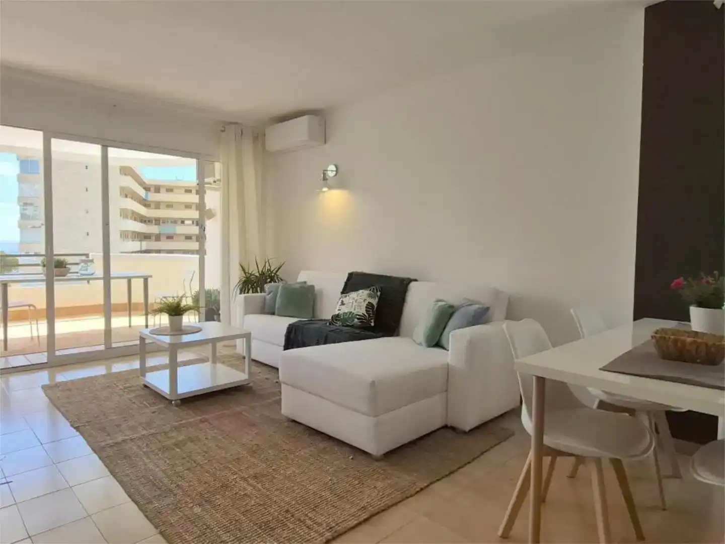 Living room of Flat for sale in Calvià  with Air Conditioner, Swimming Pool and Balcony