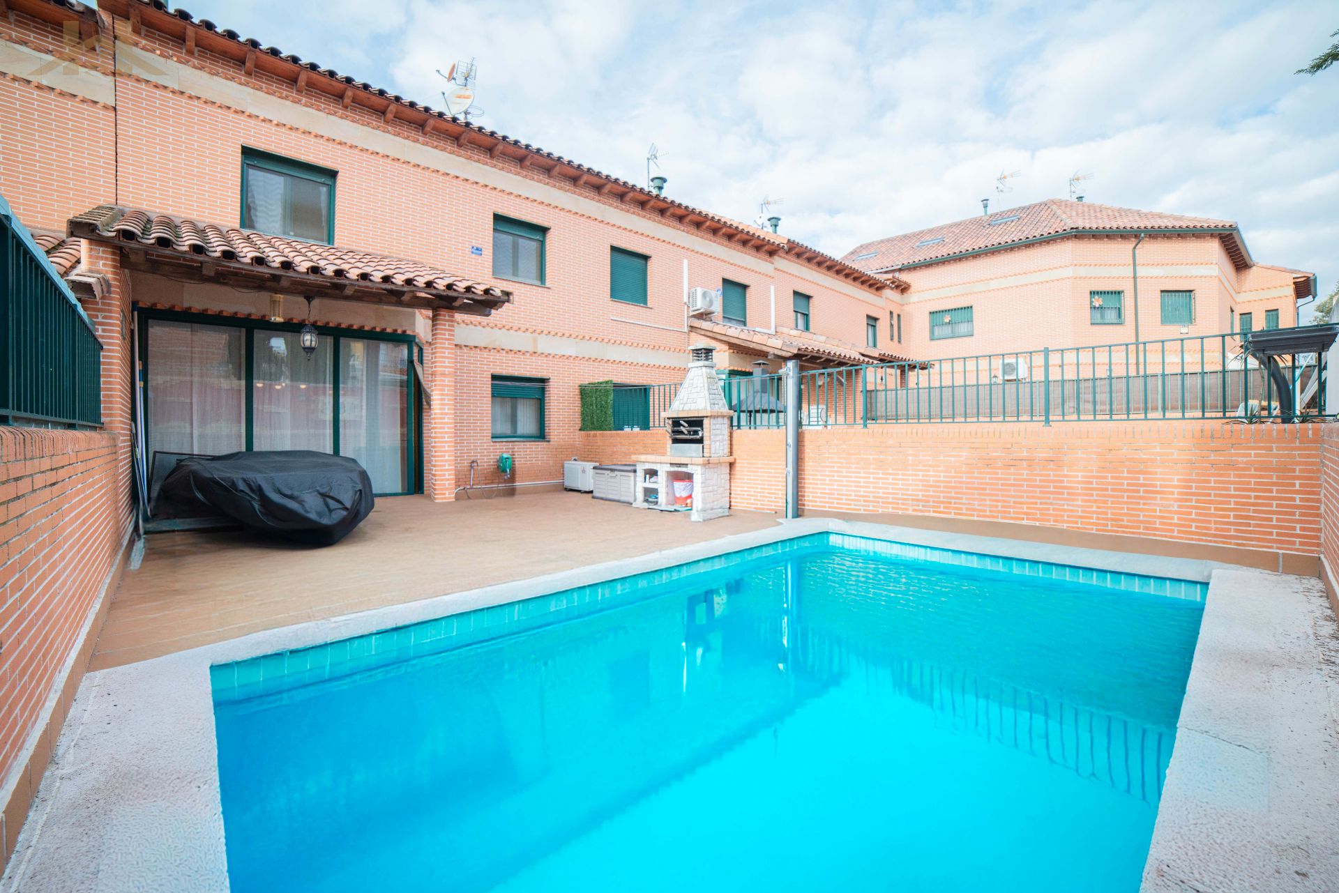 Swimming pool of Single-family semi-detached for sale in Illescas  with Air Conditioner, Heating and Terrace