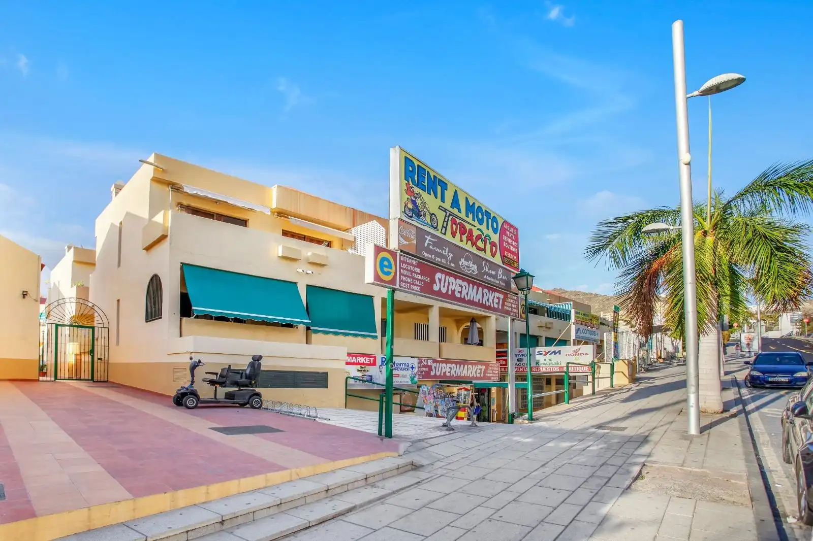 Vista exterior de Apartamento de alquiler en Adeje con Terraza, Amueblado y Piscina comunitaria