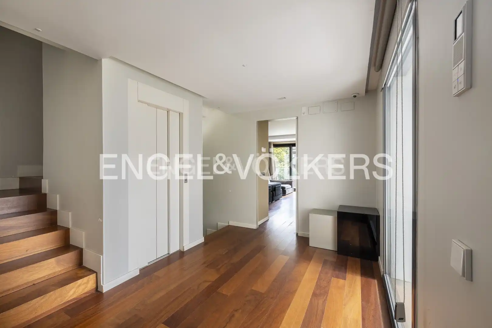 Living room of Houses for sale in Madrid  with Air Conditioner, Heating and Terrace