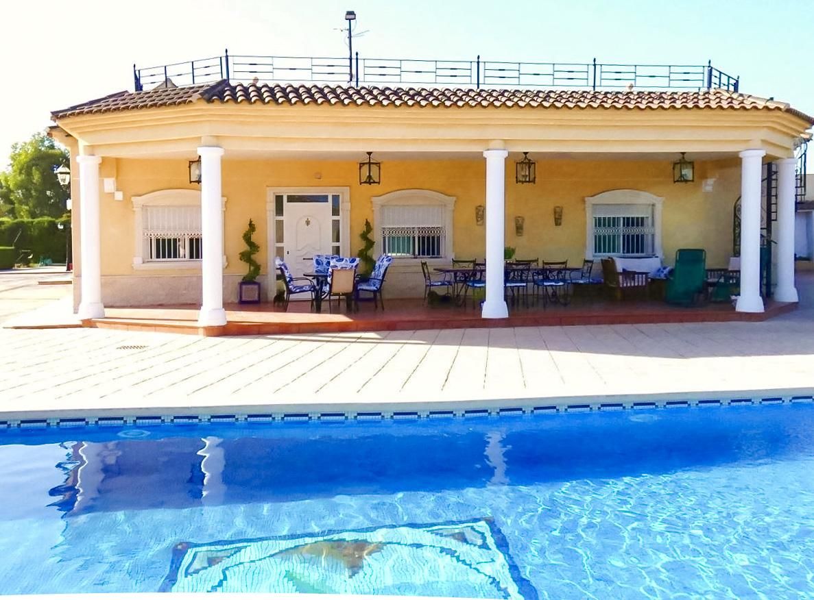 Swimming pool of House or chalet for sale in Elche / Elx  with Air Conditioner, Private garden and Swimming Pool