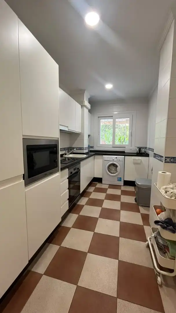 Cuina de Apartament de lloguer en Benalmádena amb Aire condicionat, Calefacció i Terrassa