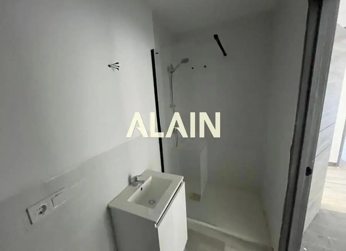 Bany de Edifici en venda en Valencia