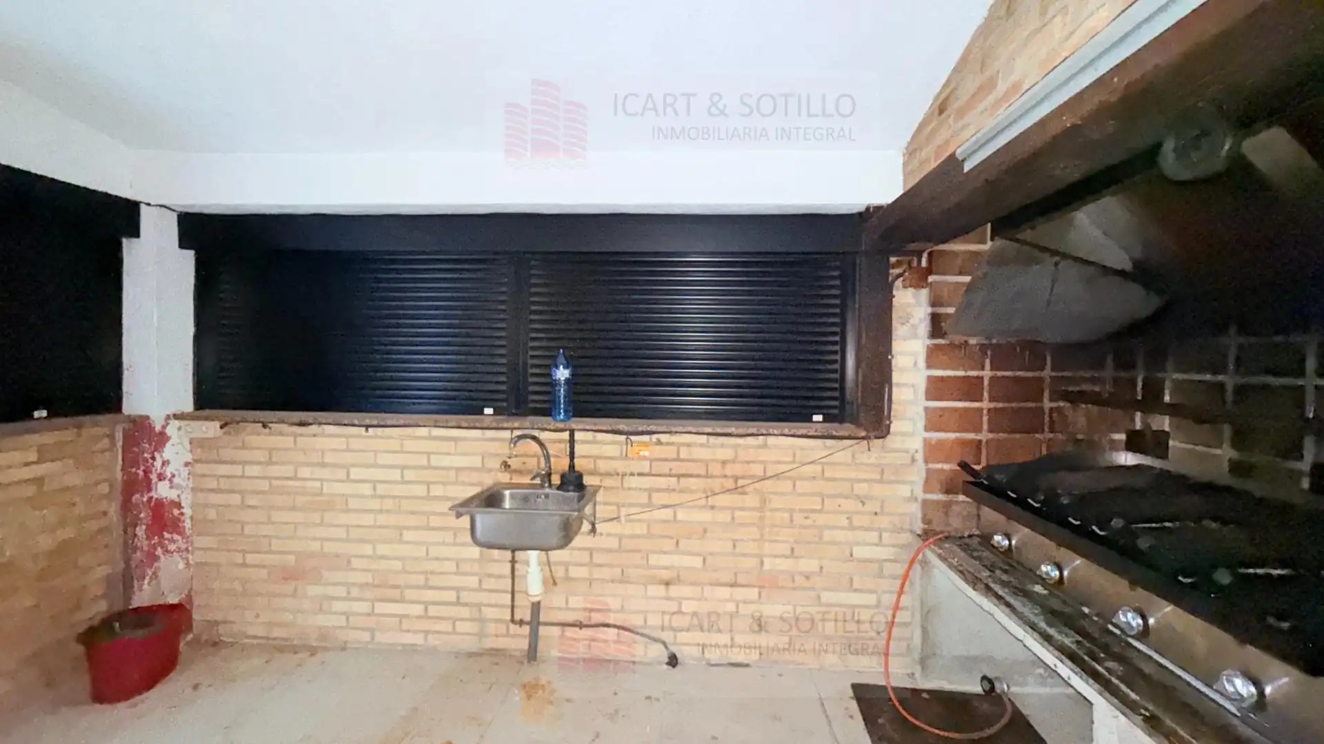 Cuina de Casa o xalet en venda en Vinaròs amb Aire condicionat, Jardí privat i Terrassa