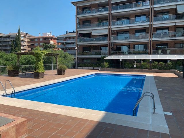 Piscina de Pis de lloguer en Sant Cugat del Vallès amb Aire condicionat, Calefacció i Parquet