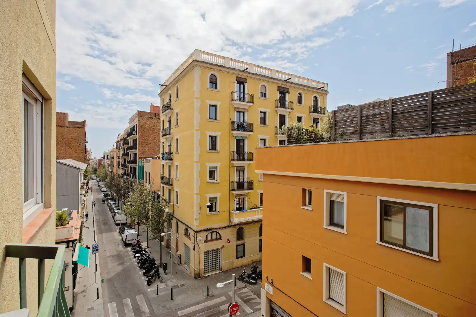 Vista exterior de Piso en venta en Barcelona con Aire acondicionado, Calefacción y Horno