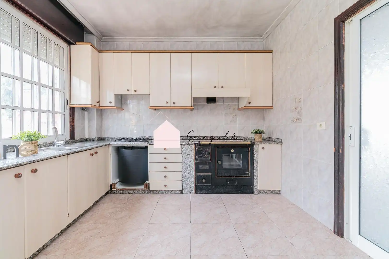 Cocina de Casa o chalet en venta en Vigo  con Calefacción, Jardín privado y Trastero