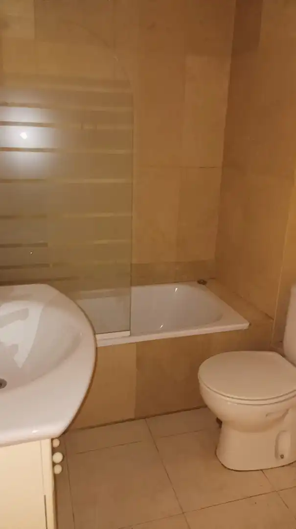 Badezimmer von Wohnungen zur Miete in Valdilecha