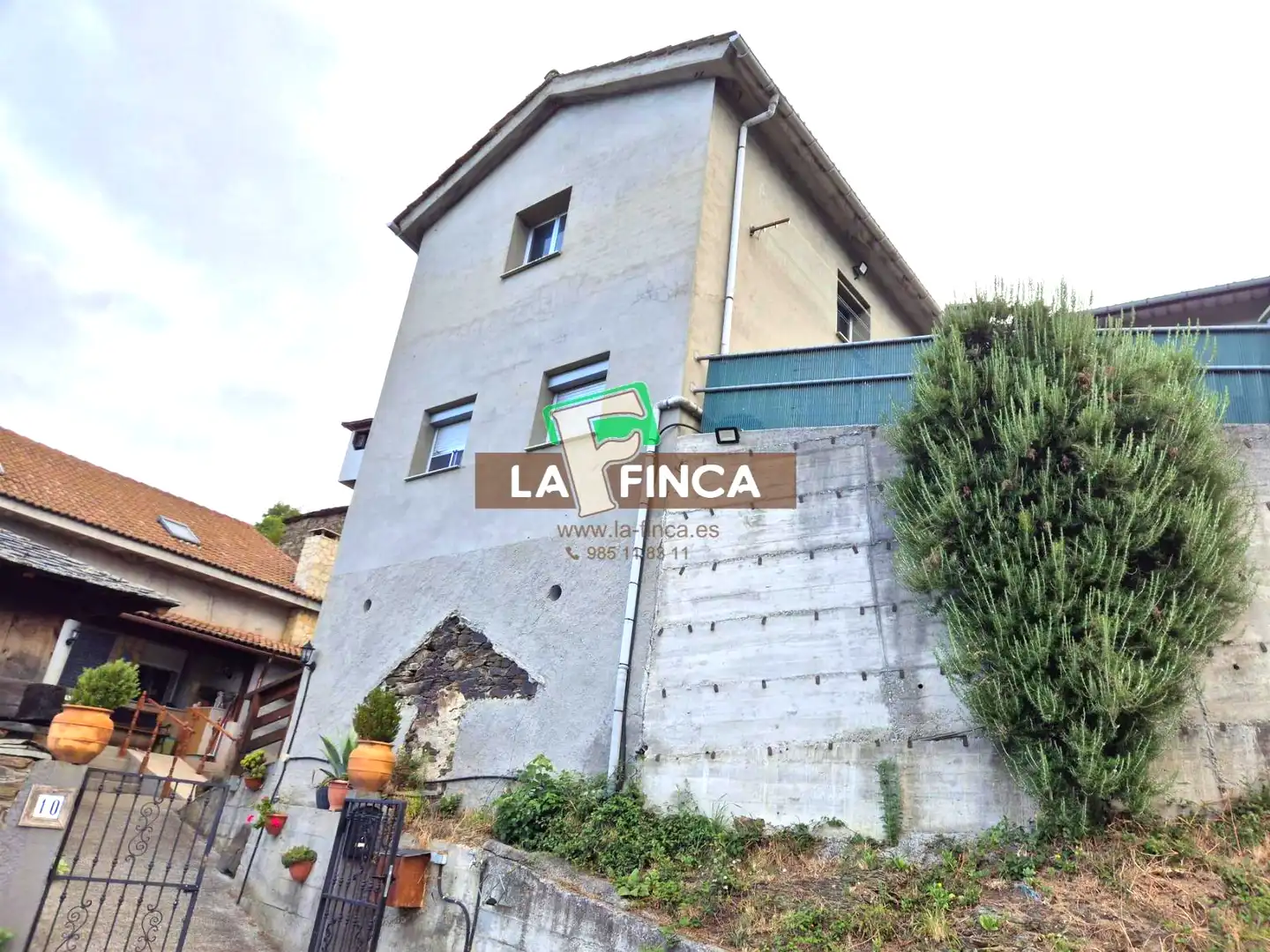 Exterior view of Houses for sale in Cangas del Narcea  with Terrace and Furnished