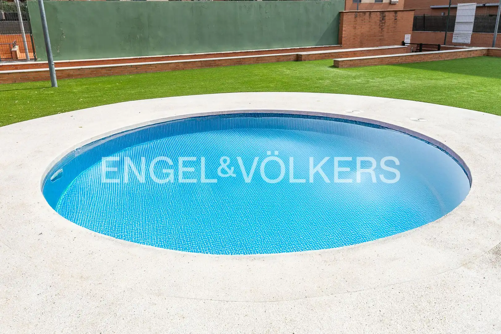 Piscina de Piso en venta en Sabadell con Aire acondicionado, Calefacción y Jardín privado