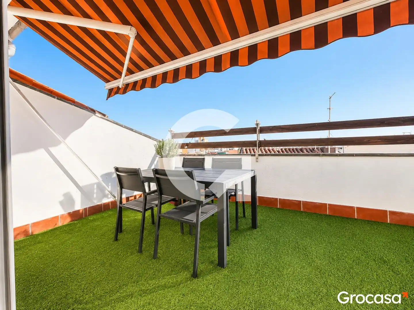 Terrasse von Dachboden zum Verkauf in Vilanova i la Geltrú mit Klimaanlage, Heizung und Terrasse