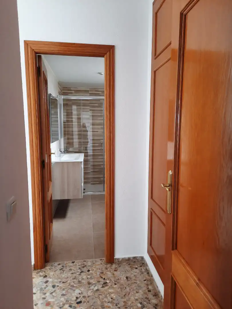 Bathroom of Flat for rent in Mislata  with Air Conditioner, Furnished and Balcony