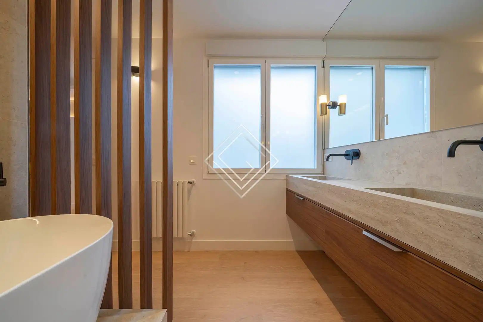 Badezimmer von Wohnung zum Verkauf in Madrid mit Klimaanlage, Heizung und Terrasse