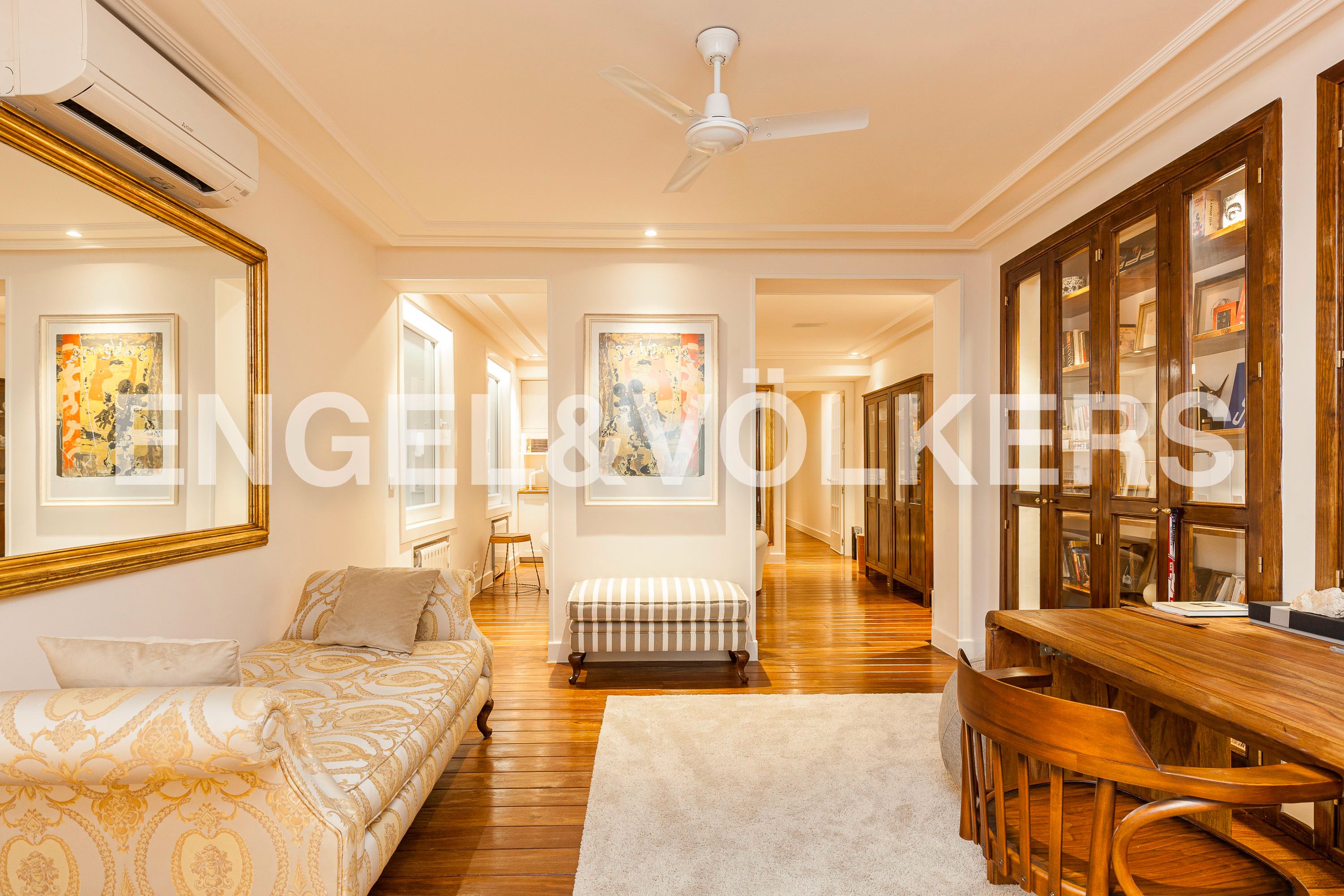 Sala de estar de Apartamento en venta en  Madrid Capital con Aire acondicionado, Calefacción y Parquet