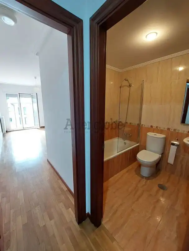 Bathroom of Flat for rent in Oviedo   with Heating, Storage room and Oven