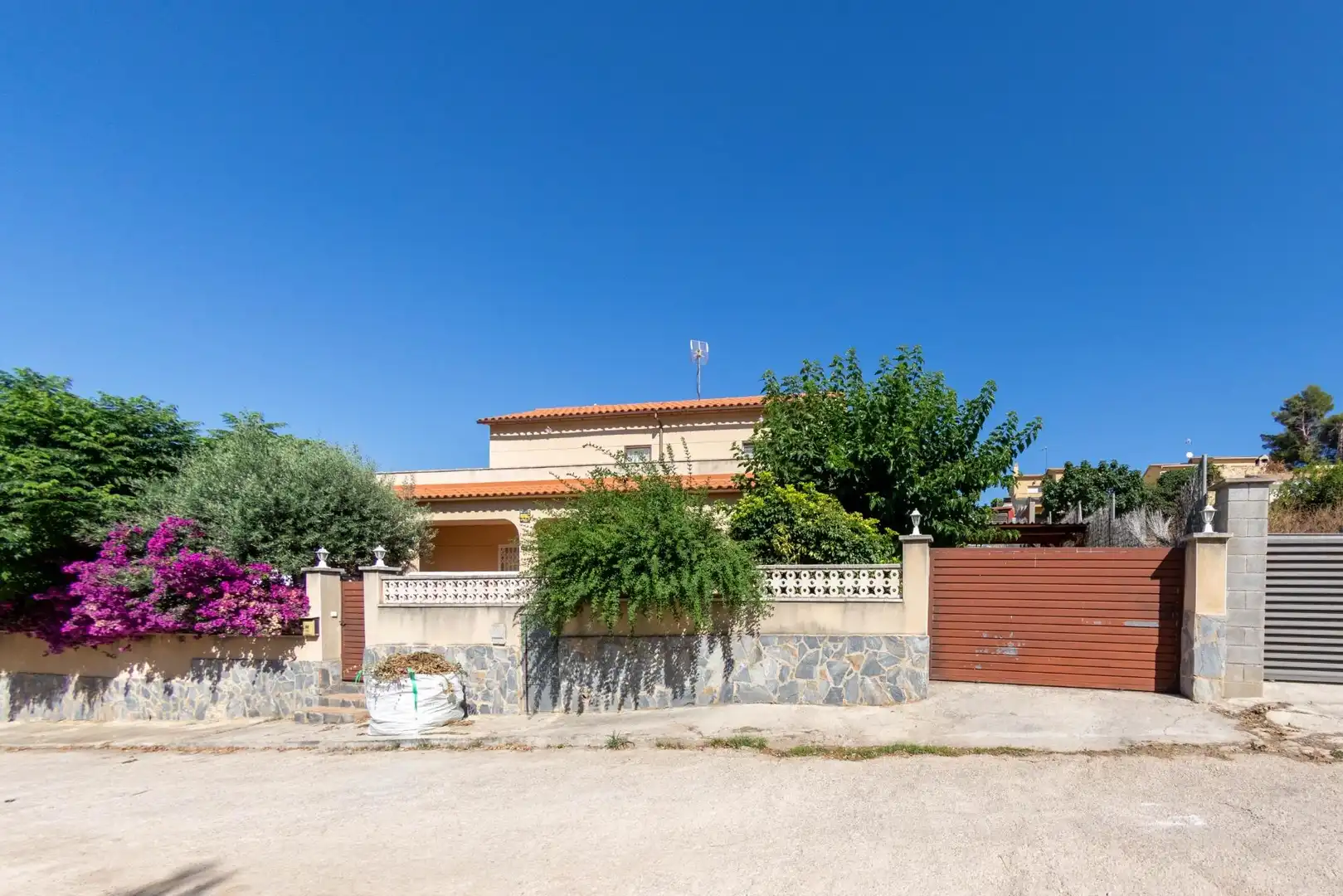 Vista exterior de Casa o xalet en venda en El Vendrell amb Aire condicionat, Calefacció i Jardí privat