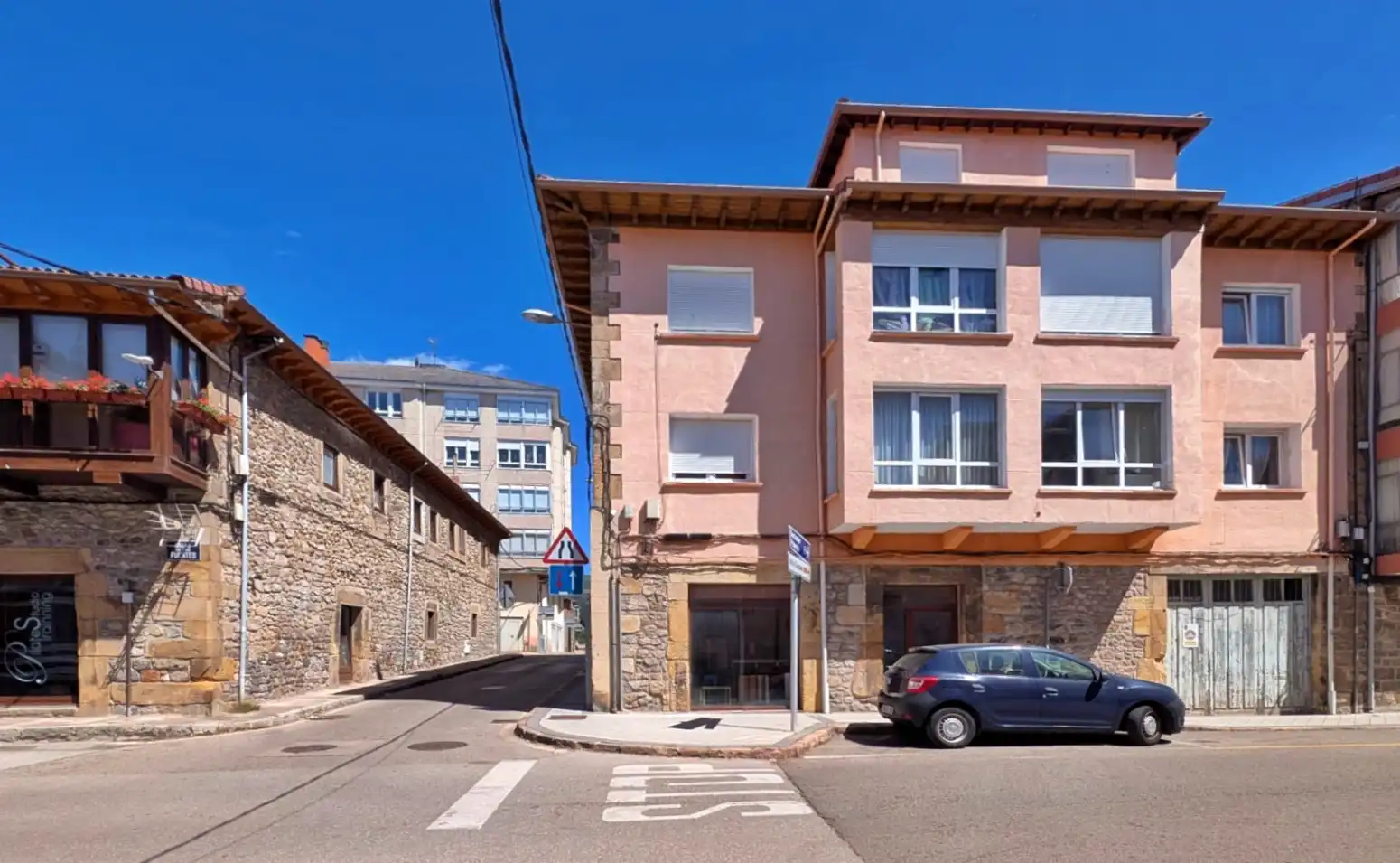 Vista exterior de Pis en venda en Reinosa amb Calefacció i Parquet