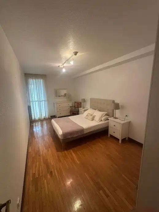 Habitación de Piso de alquiler en  Pamplona / Iruña con Calefacción, Parquet y Terraza