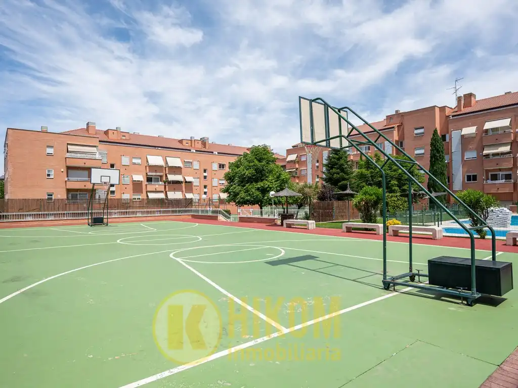 Exterior view of Ground floor for sale in Las Rozas de Madrid  with Air Conditioner, Private garden and Terrace