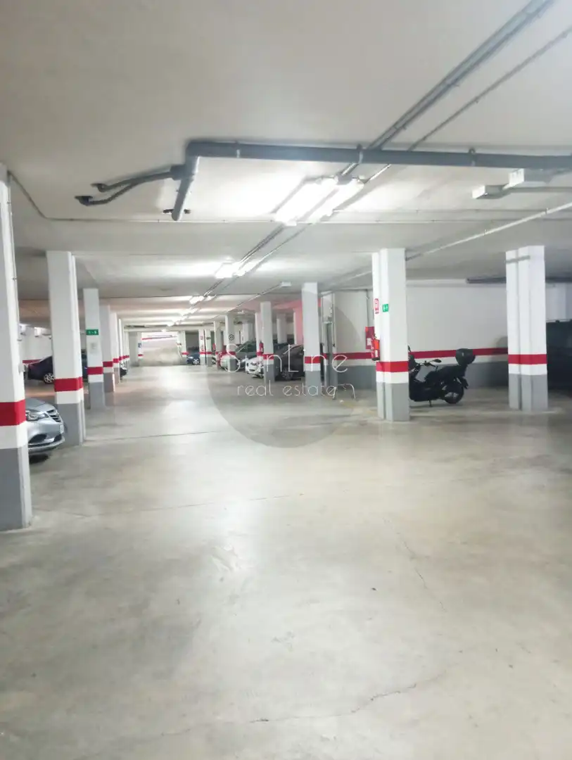Aparcament de Pis en venda en Paterna amb Aire condicionat, Terrassa i Traster