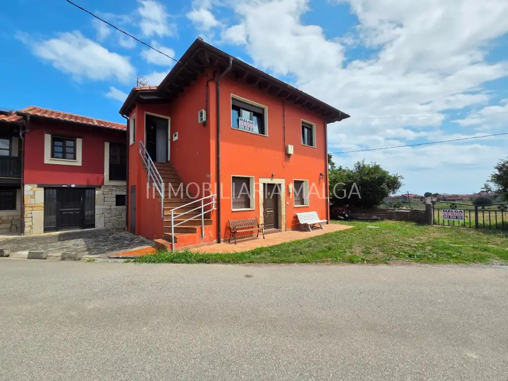 Vista exterior de Casa o xalet en venda en Colunga amb Calefacció i Parquet